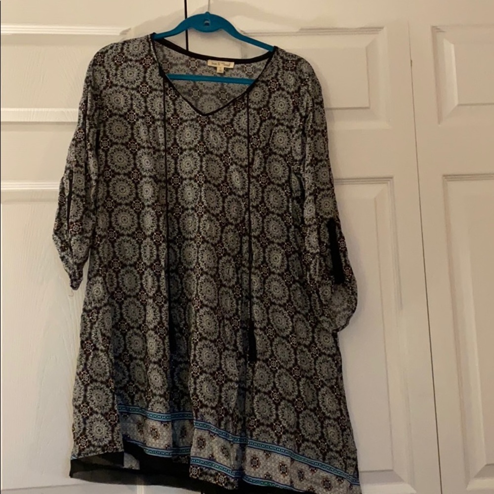 Black pattern dress. Size large.
